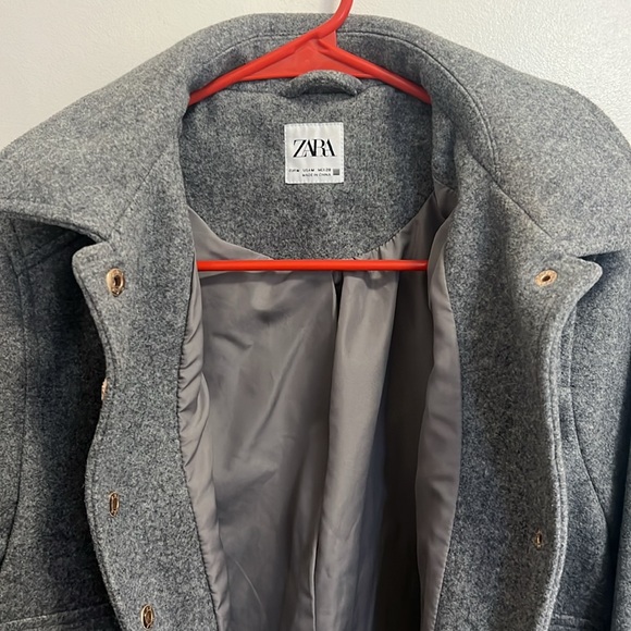 Fall/winter grey jacket. - Picture 4 of 7